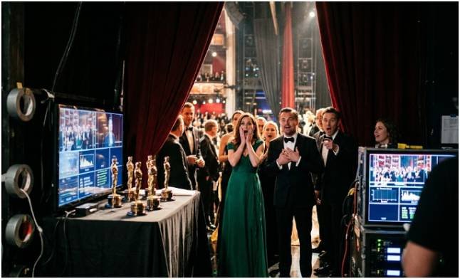 Why Award Show Moments Go Viral So Fast